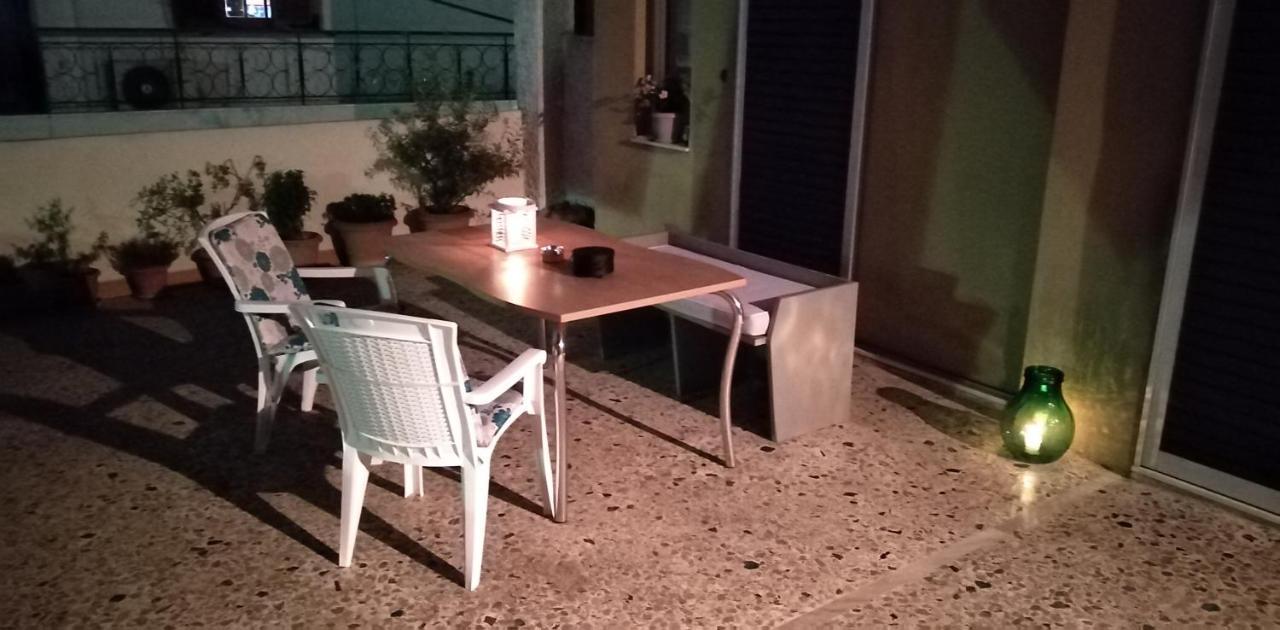 Ομορφο Διαμερισμα Με Μεγαλες Βεραντες Daire Atina Dış mekan fotoğraf